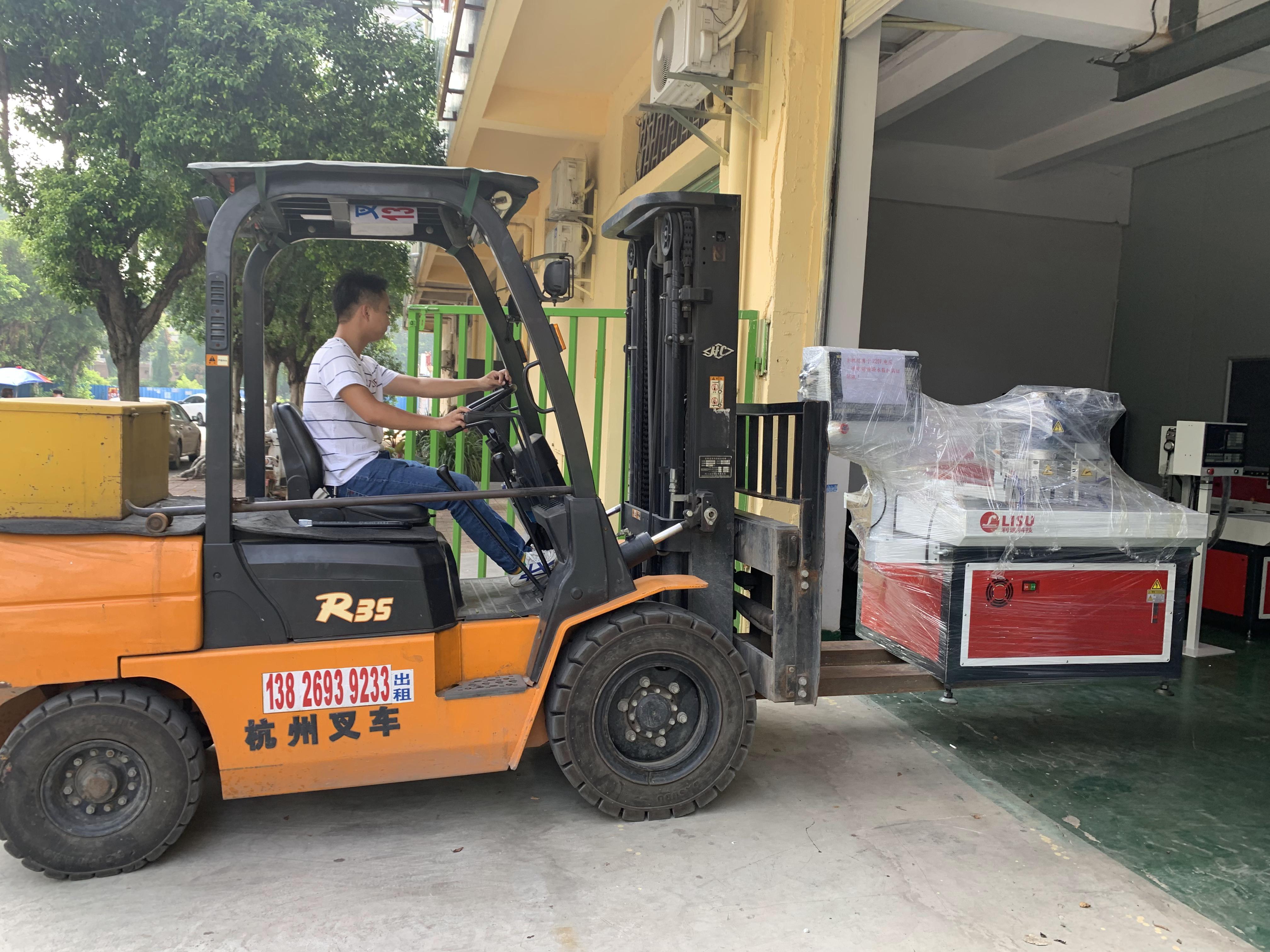 新研發小型鉆孔攻牙機出貨深圳！